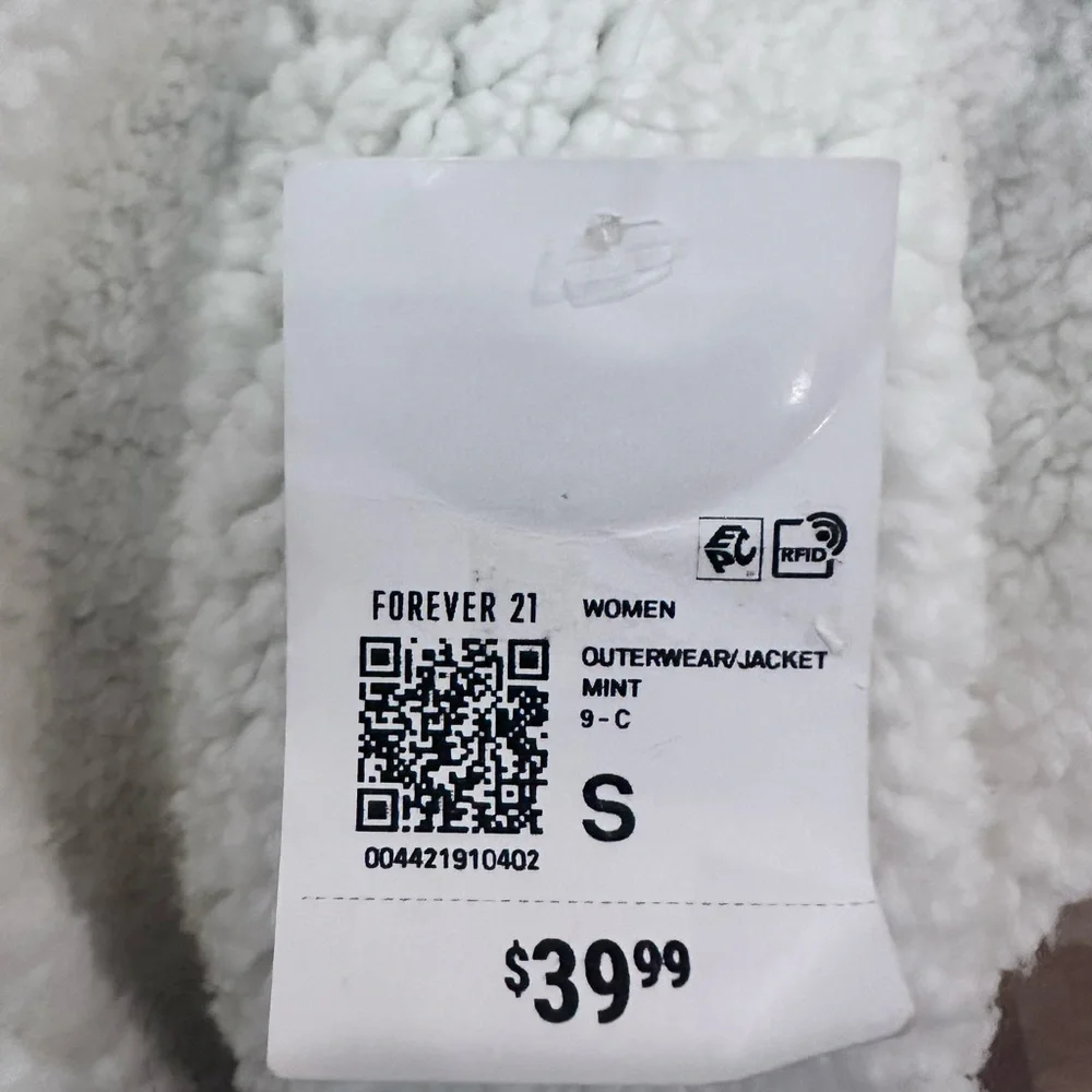 Forever 21 women’s mint green soft faux fur  bomber puffer plush jacket small - Picture 7 of 11